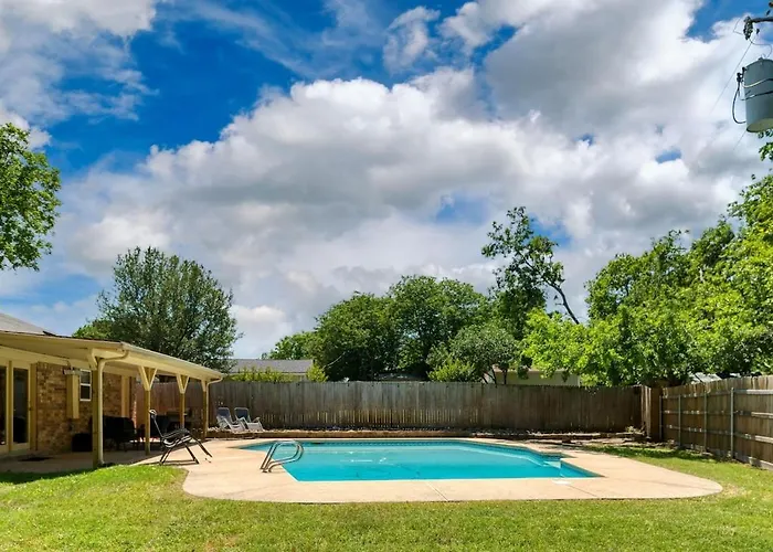 Holiday home Worth Big Saltwater Pool With Big Games And Projection Screen