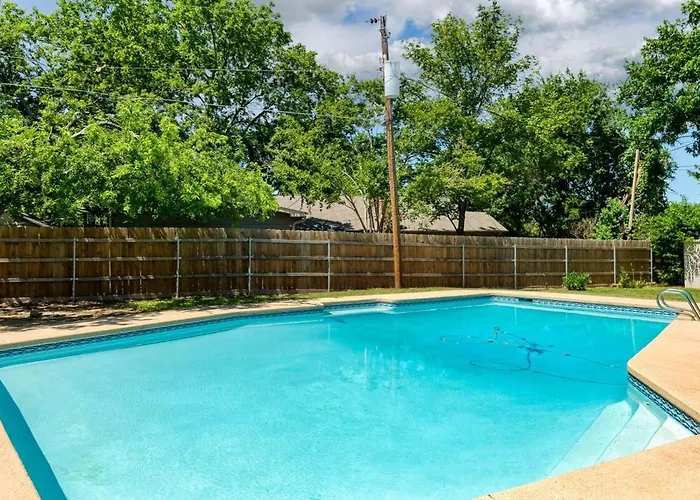 Holiday home Worth Big Saltwater Pool With Big Games And Projection Screen