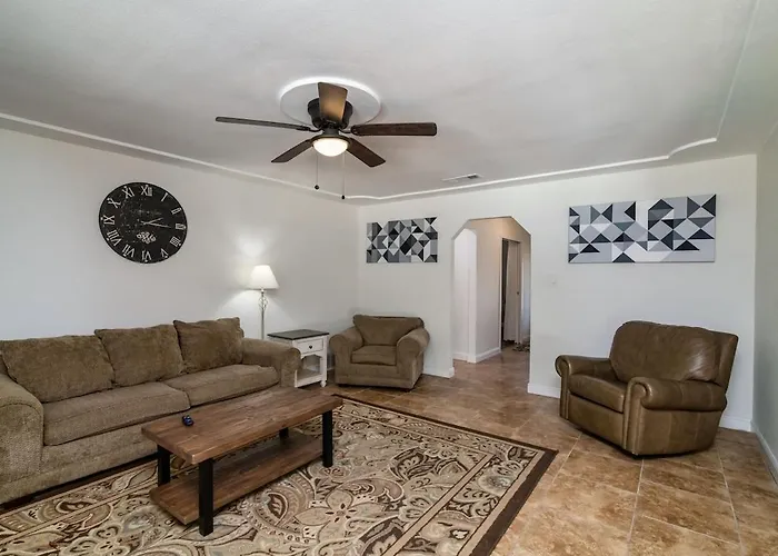 Worth Big Saltwater Pool With Big Games And Projection Screen *
