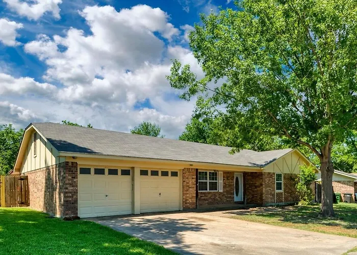 Worth Big Saltwater Pool With Big Games And Projection Screen Fort Worth