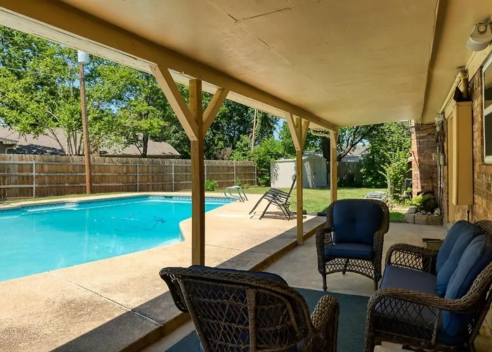 Holiday home Worth Big Saltwater Pool With Big Games And Projection Screen