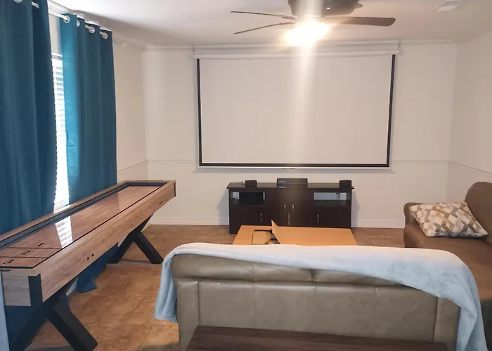 Worth Big Saltwater Pool With Big Games And Projection Screen *